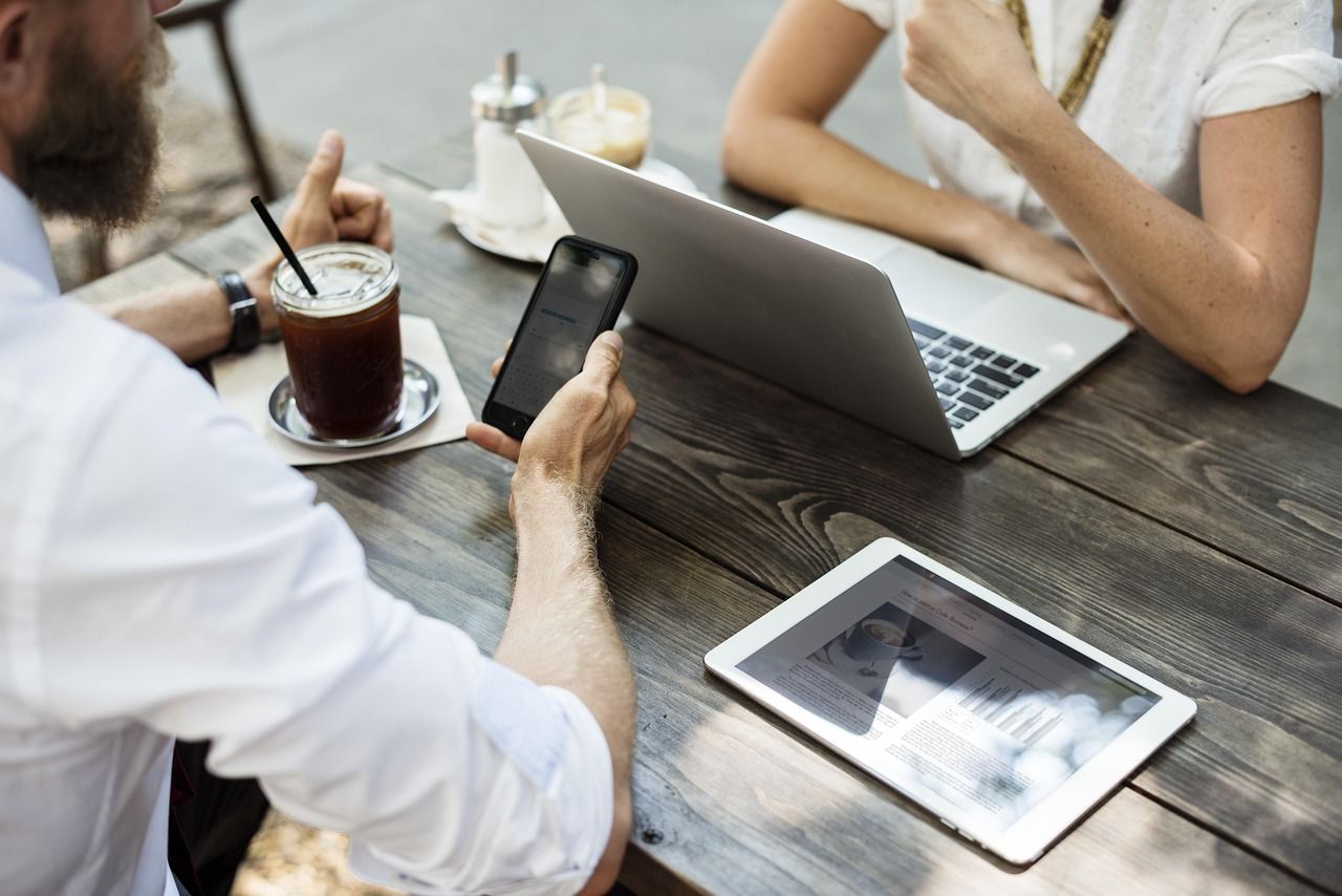 découvrez l'art du networking : créez des connexions professionnelles, développez votre réseau et boostez votre carrière grâce à des stratégies efficaces pour établir des relations durables.