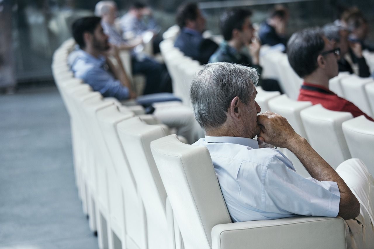 rejoignez-nous pour une conférence inspirante où des experts partageront leurs connaissances et expériences sur des sujets variés. échangez avec des professionnels et élargissez votre réseau dans une ambiance collaborative.